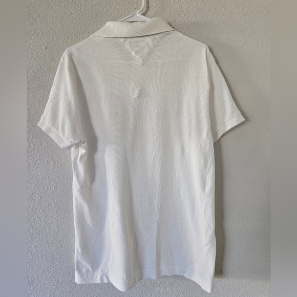 Tommy Hilfiger Mens Short Sleeve Tee Shirt in size medium White button Front - Picture 2 of 6